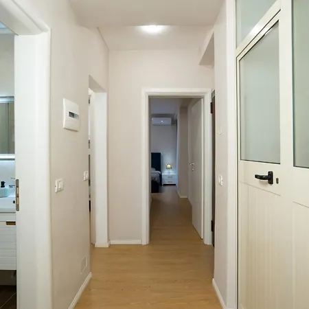 Sea View-palm Trees Apartment
